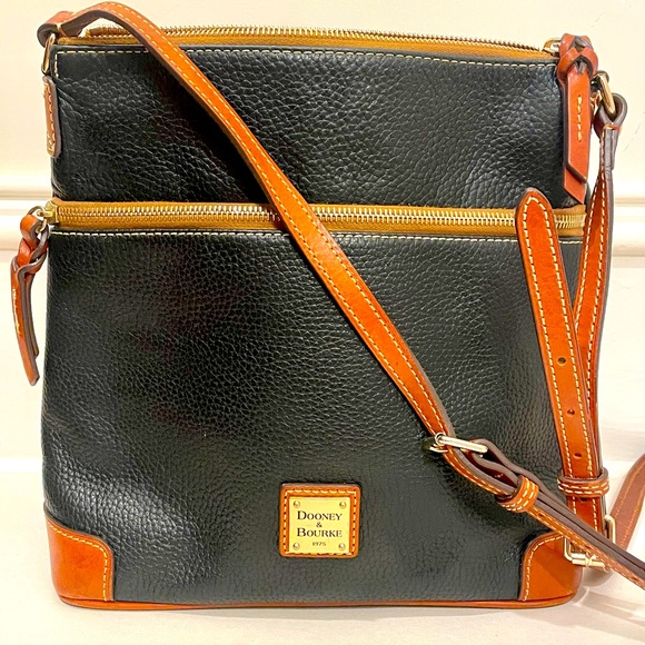 Dooney & Bourke pebbled leather crossbody purse black & brown gold hardware - Picture 3 of 15